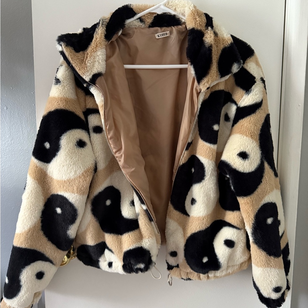 Trendy Black and Tan Yin-Yang Jacket
